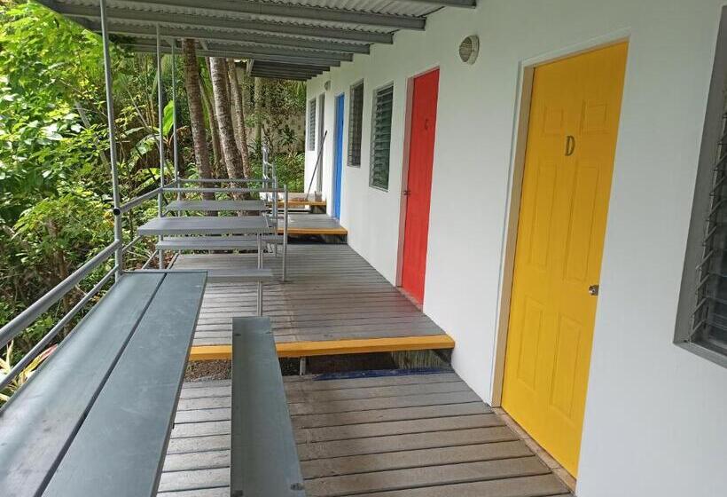 הכלכלה חדר לארבעה עם מקלחת משותפת, Boca Brava Lodge