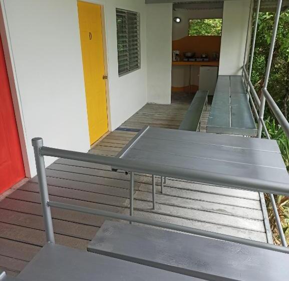 Четырехместный номер эконом класса с общей ванной комнатой, Boca Brava Lodge