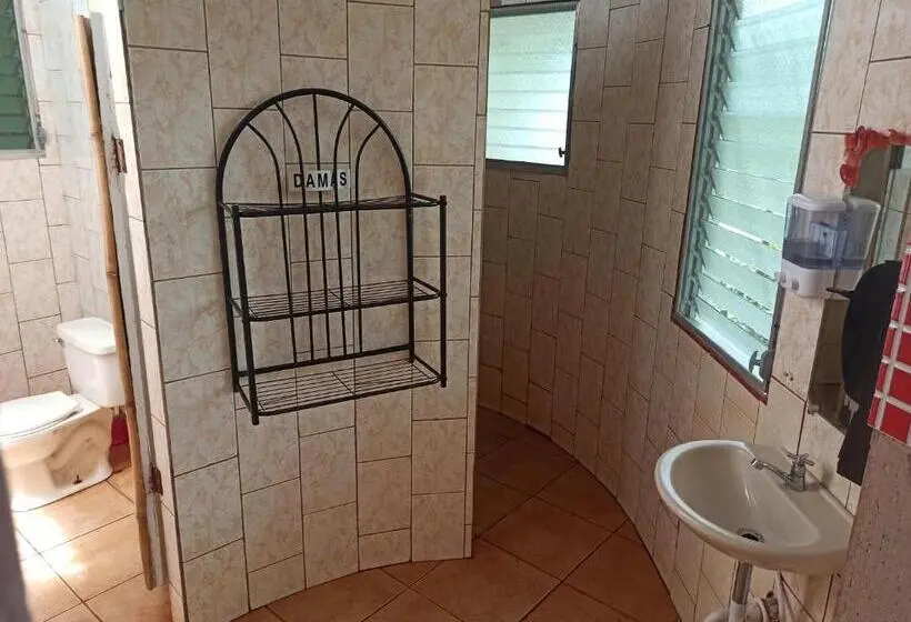 バスルーム共同エコノミー4人部屋, Boca Brava Lodge