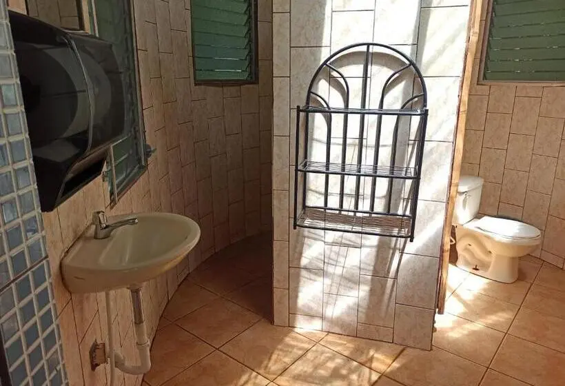 バスルーム共同エコノミー4人部屋, Boca Brava Lodge