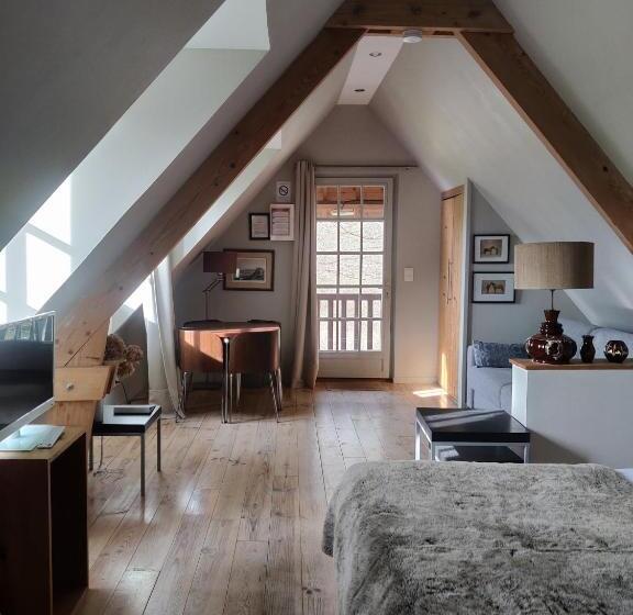 جناح جونيور, Clos Masure