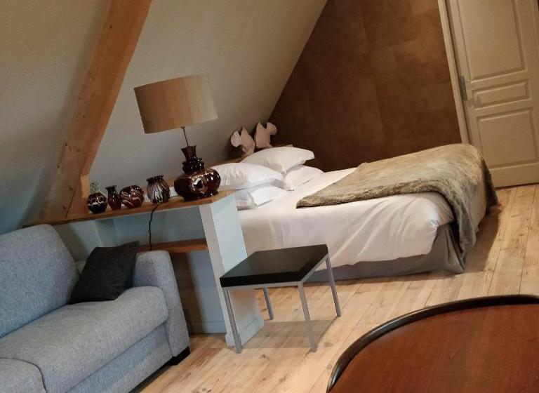 جناح جونيور, Clos Masure