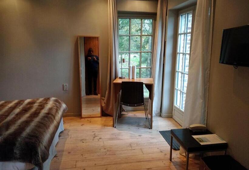 إستوديو قياسى مطلّ علي الحديقة, Clos Masure