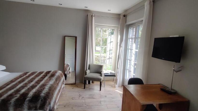 إستوديو قياسى مطلّ علي الحديقة, Clos Masure