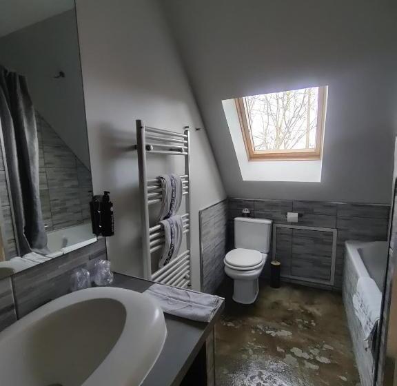 جناح جونيور, Clos Masure