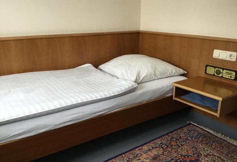 豪华单人间, Lindenhof