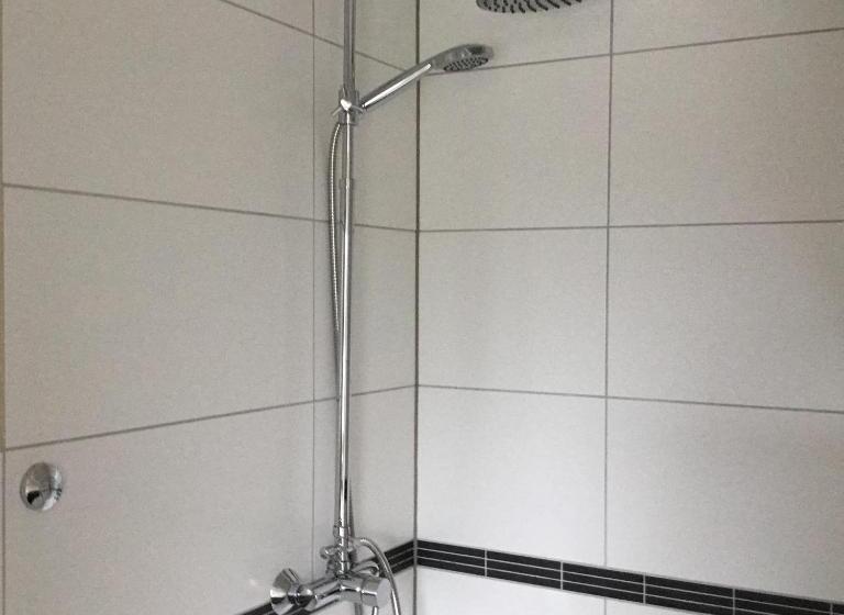 标准单人间, Lindenhof