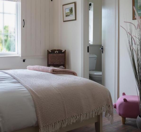 غرفة ديلوكس, The Happy Pig