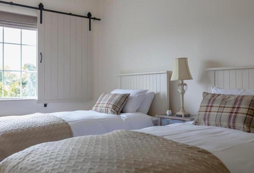 غرفة قياسية مطلّة علي الحديقة, The Happy Pig