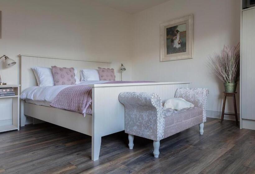 غرفة سوبيريور سرير كينج, The Happy Pig