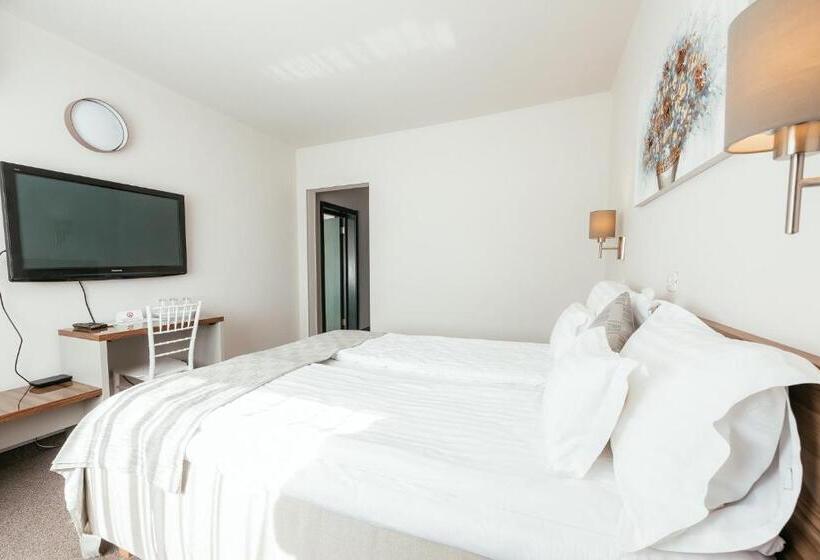 Люкс Вид на Бассейн, Riviera By Queens Hotel And Resort