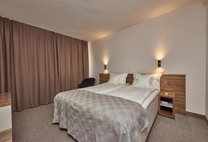 Номер Стандарт, Riviera By Queens Hotel And Resort