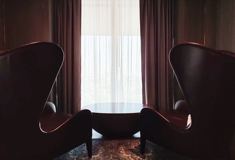 Номер Клуб, Taj Jumeirah Lakes Towers