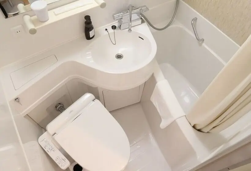 Standard Yhden Hengen Huone, Webase Takamatsu