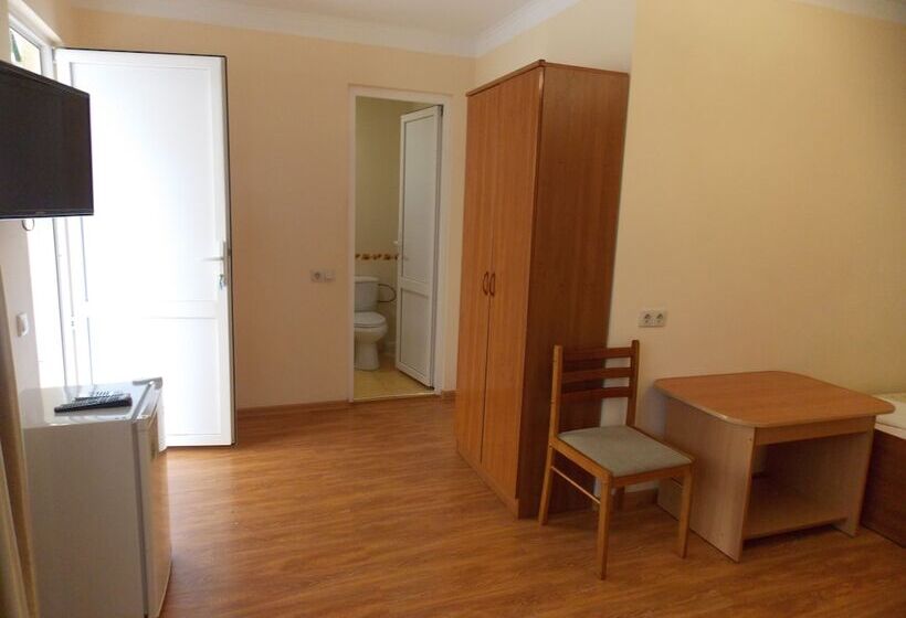 اتاق استاندارد سه نفره, Anzhelika