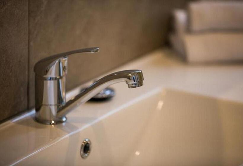 סוויטה משפחתית, Heathcote Inn