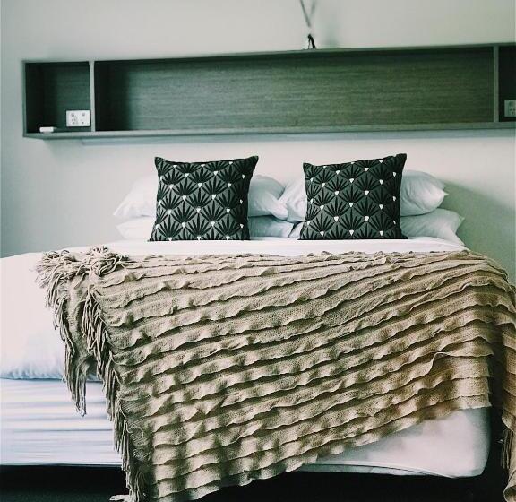 סוויטה משפחתית, Heathcote Inn