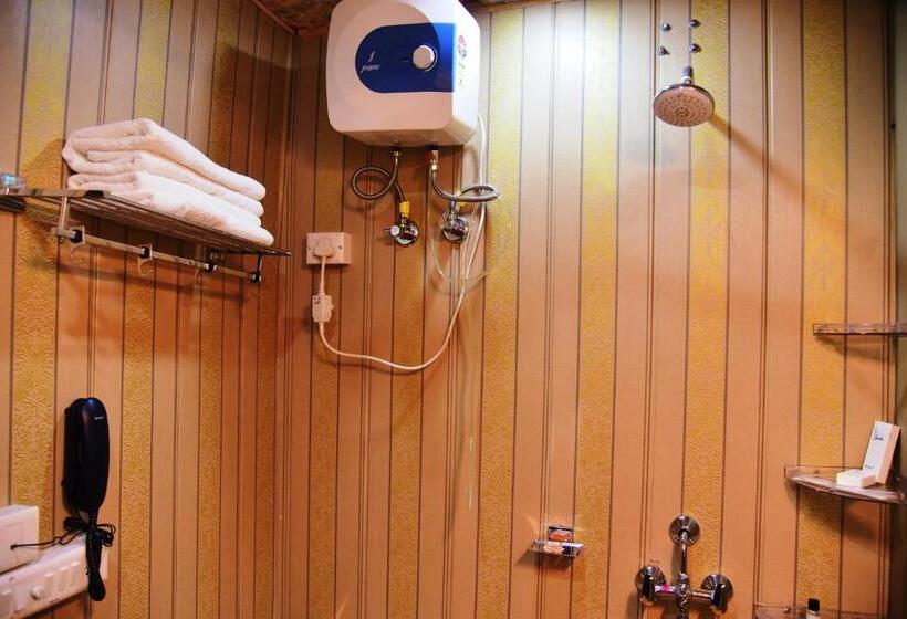 סוויטה משפחתית, Bamboo Castle