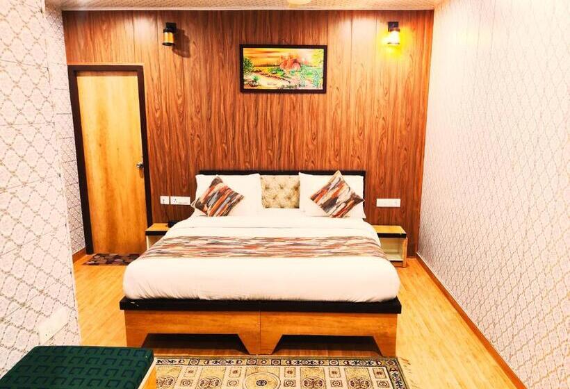 סוויטה משפחתית, Bamboo Castle