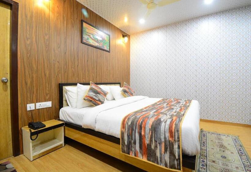 סוויטה משפחתית, Bamboo Castle