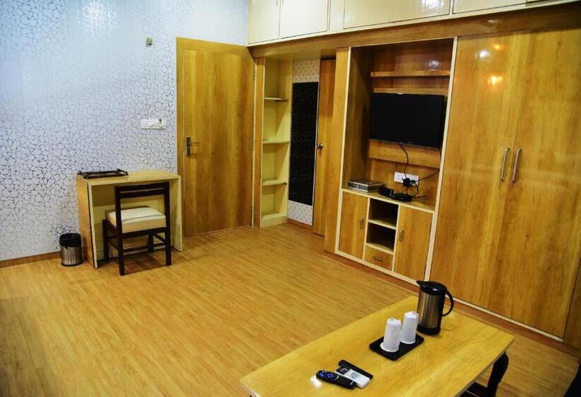 סוויטה משפחתית, Bamboo Castle