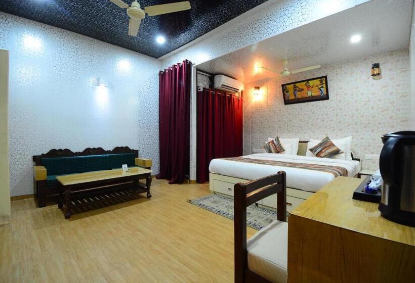 סוויטה משפחתית, Bamboo Castle