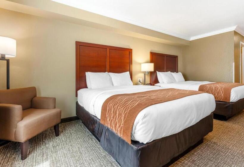 带2个双人床的标准工作室, Comfort Inn Arcata