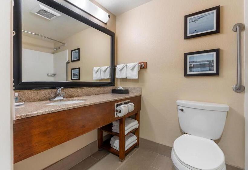 带2个双人床的标准工作室, Comfort Inn Arcata