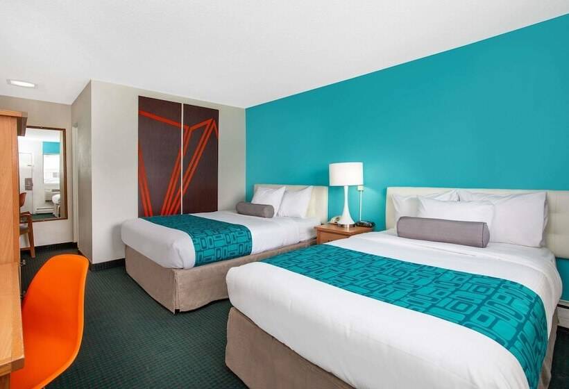 חדר סטנדרט שתי מיטות זוגיות, Howard Johnson By Wyndham Colorado Springs