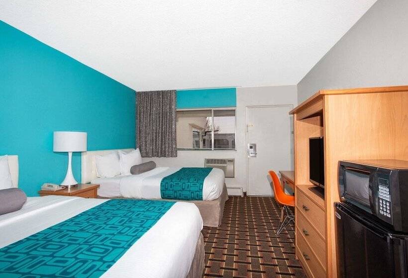 带2个双人床的标准工作室, Howard Johnson By Wyndham Colorado Springs