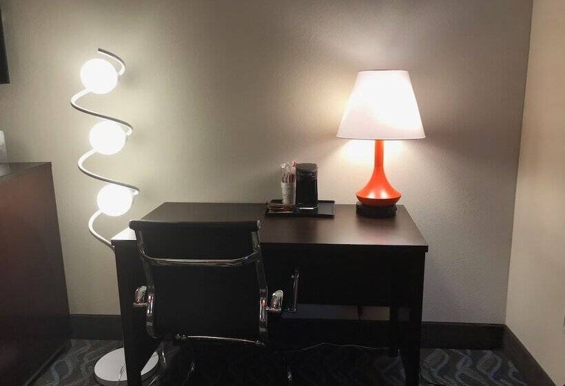 ２ダブルベッドのスタンダードルーム, Howard Johnson  By Wyndham Newark Airport