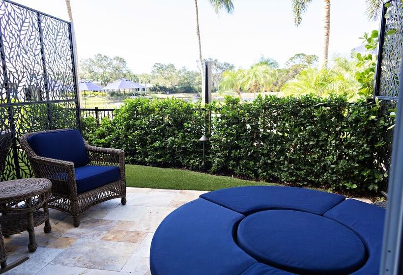 غرفة ديلوكس مطلة على البحيرة, Inn At Pelican Bay