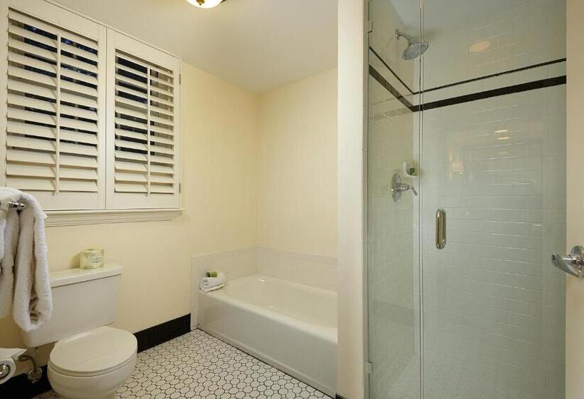 غرفة قياسية مطلة على المدينة, Inn At Pelican Bay