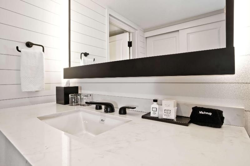 バルコニー付きスタンダードルーム, The Inn At Saratoga, Tapestry Collection By Hilton