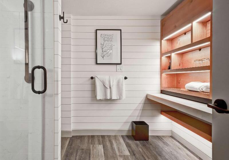 バルコニー付きスタンダードルーム, The Inn At Saratoga, Tapestry Collection By Hilton