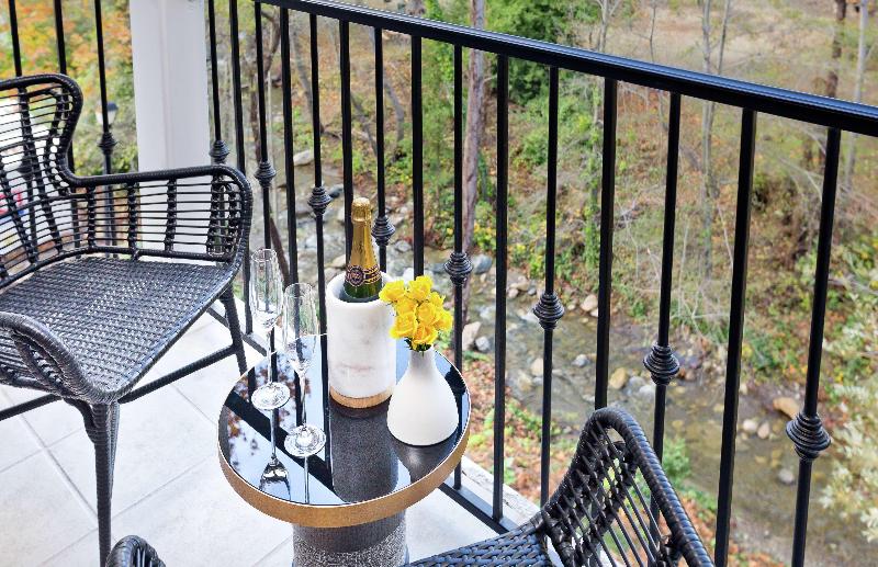 バルコニー付きスタンダードルーム, The Inn At Saratoga, Tapestry Collection By Hilton