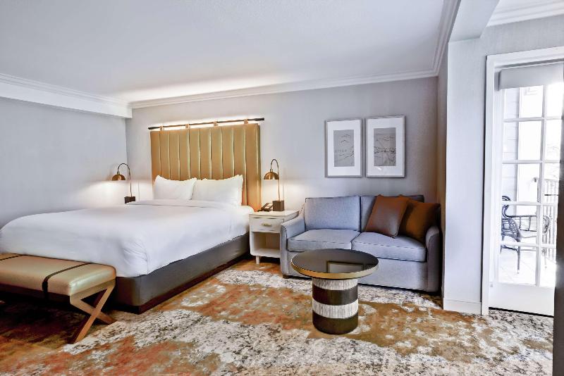 스탠다드 발코니 룸, The Inn At Saratoga, Tapestry Collection By Hilton