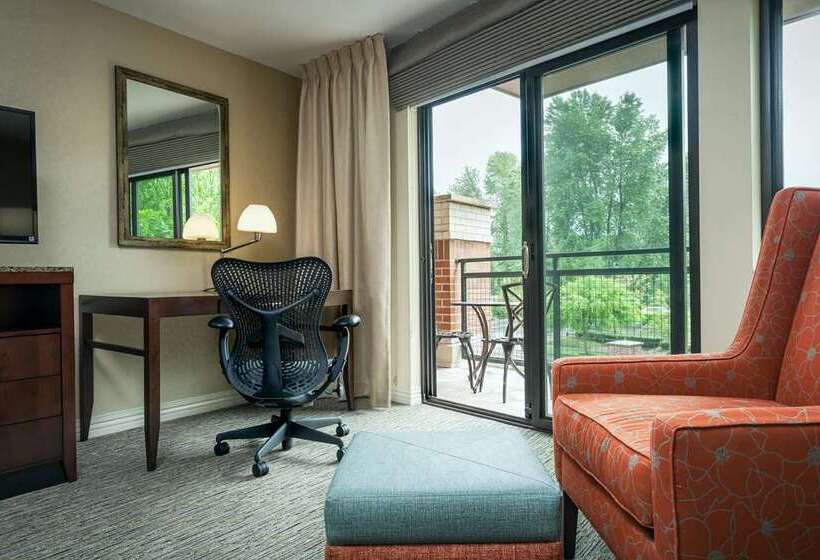 스탠다드 발코니 룸, The Inn At Saratoga, Tapestry Collection By Hilton