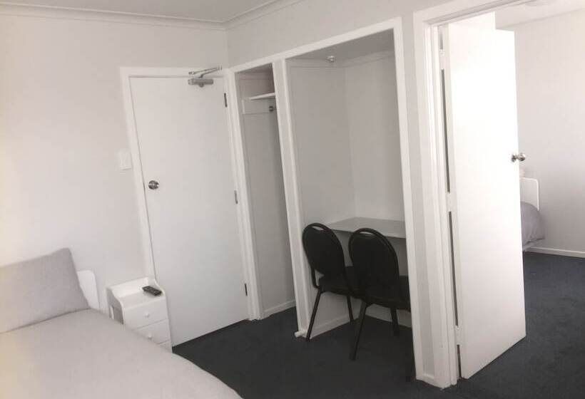 패밀리 룸, Kawerau