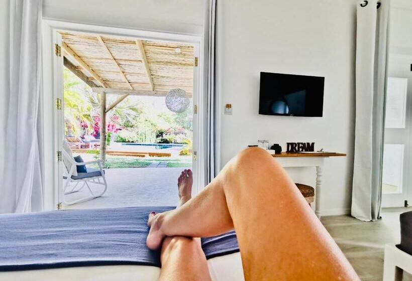 اتاق استاندارد با چشمانداز استخر, The Good Life Eco Lodges Serenity & Wellness Resort Adult Only