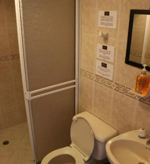 ファミリーステューディオ, Candileja Hostel