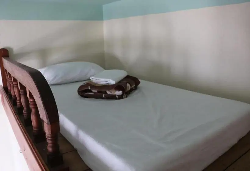 ファミリーステューディオ, Candileja Hostel