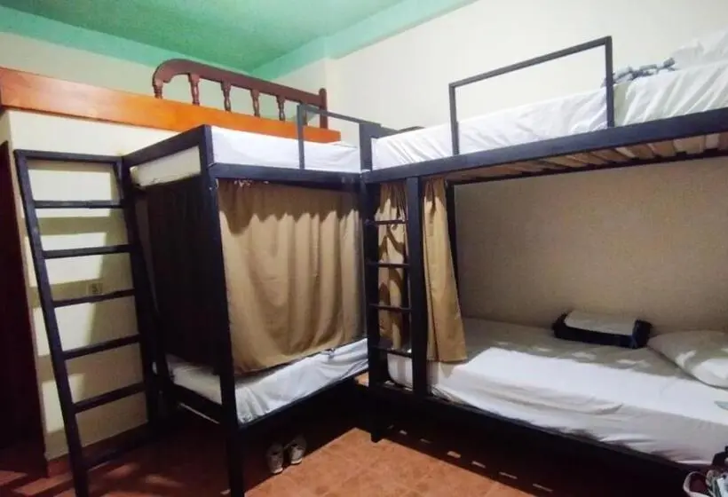 ルームシェアのワンベッド, Candileja Hostel