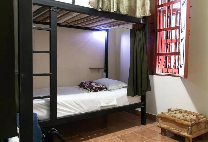 ルームシェアのワンベッド, Candileja Hostel
