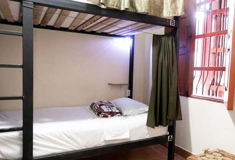 ルームシェアのワンベッド, Candileja Hostel