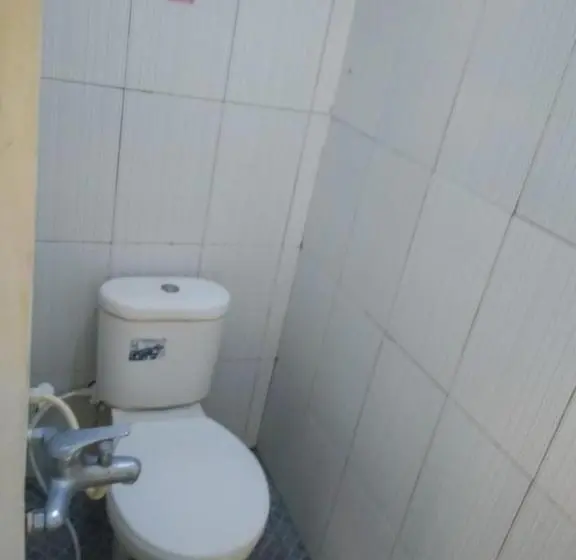 اتاق لوکس سه تخته, Ratu Guesthouse