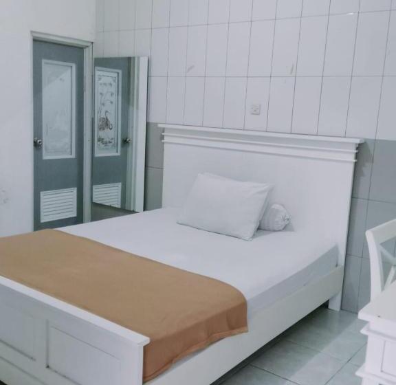 اتاق لوکس سه تخته, Ratu Guesthouse