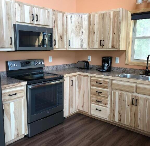 منزل 3 غرف نوم, Blue Moon Resort & Motel