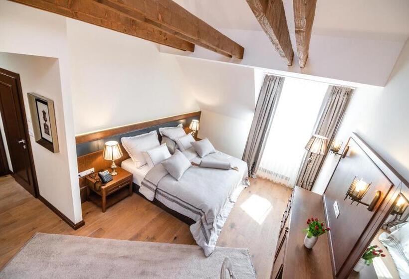 Quarto Superior, Michael S Palace