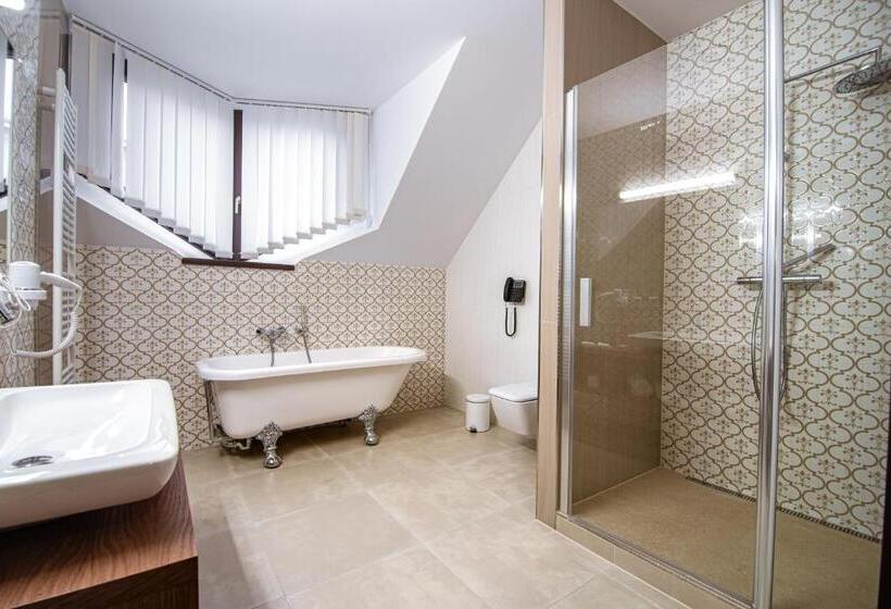 Quarto Superior, Michael S Palace